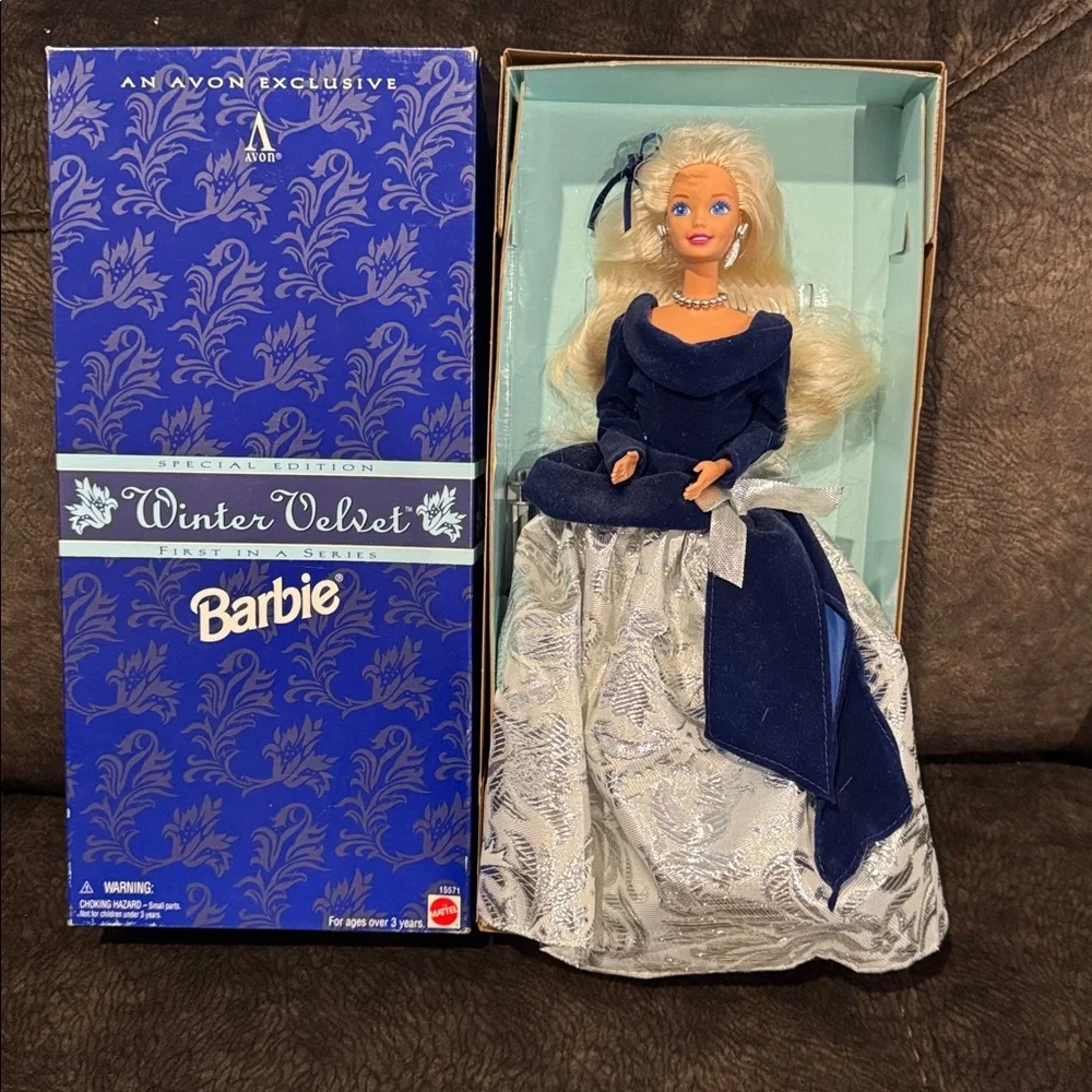 Vintage Winter Velvet Barbie Doll Special Edition Avon Exclusive 1995 Mattel New